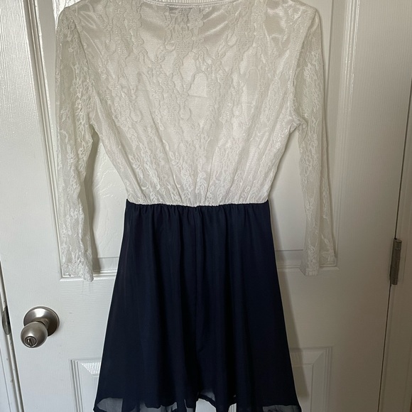 Abody Long Sleeve Lace dress size L - Picture 5 of 8